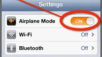 Ketika Anda mengaktifikan mode pesawat terbang pada smartphone, sejumlah fitur akan dimatikan secara otomatis. 