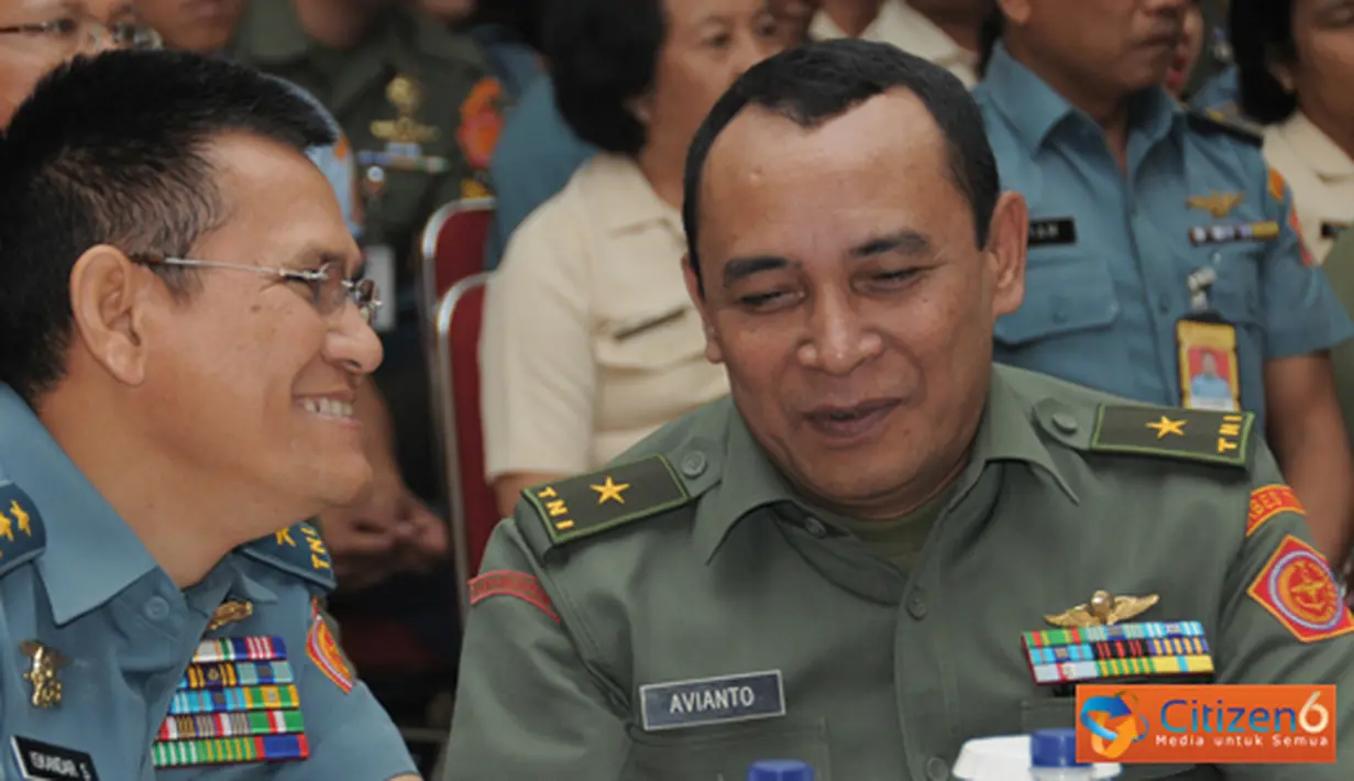 Citizen6, Cilangkap: Pusat Penerangan TNI menyelenggarakan acara lepas sambut Wakapuspen TNI dari Brigjen TNI Avianto Saptono kepada Kolonel Czi Suratmo, bertempat di Gedung I Gusti Ngurah Rai Balai Wartawan Puspen TNI, Mabes TNI Cilangkap, Jaktim, Kamis 