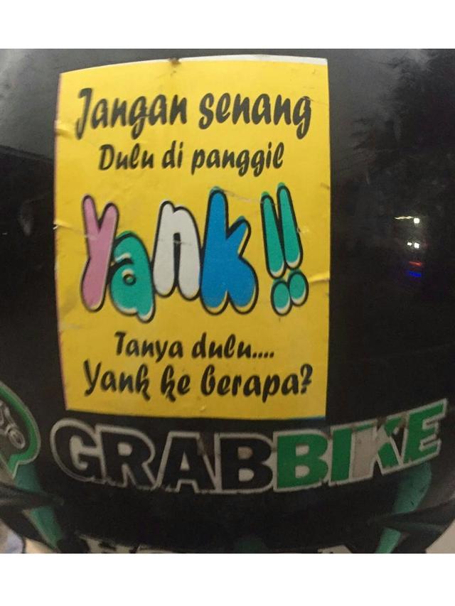 Tulisan helm ojol (Sumber: Instagram/dramaojol_id)