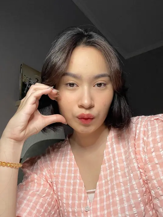Mengikuti jejak sang ayah, Satine Zaneta juga sudah terjun ke dunia entertainment. Ia bahkan telah merilis lagu dan juga bermain film layar lebar. (FOTO: instagram.com/satinezaneta)