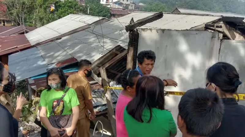 Lokasi kejadian di perumahan dinas guru di Kelurahan Kleak, Kecamatan Malalayang, Manado, Sulut.