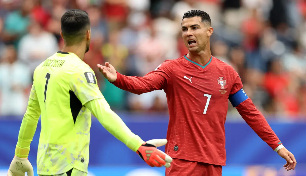 Hasil imbang yang diraih Timnas Portugal saat berjumpa Kongo pada laga perdana Grup K Piala Dunia 2026 mengarahkan sorotan kepada Cristiano Ronaldo, yang tak bisa berbuat banyak membantu timnya. (Molly Darlington/Getty Images/AFP)