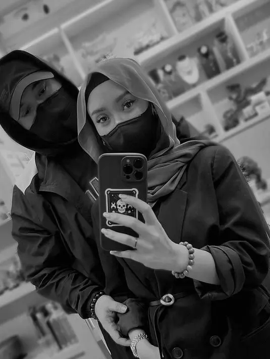 Cita Citata menulis caption 'home', para netizen pun menduga kalau ia sudah menikah dengan Didi secara diam-diam. (instagram/cita_citata)