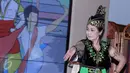 Salah satu maestro yang ikut dalam program Belajar Bersama Maestro (BBM), Jakarta, Jumat (12/6/2015).  Program ini dalam rangka pelestarian dan revitalisasi kebudayaan yang melibatkan 10 maestro Indonesia. (Lipuran6.com/Helmi Afandi)