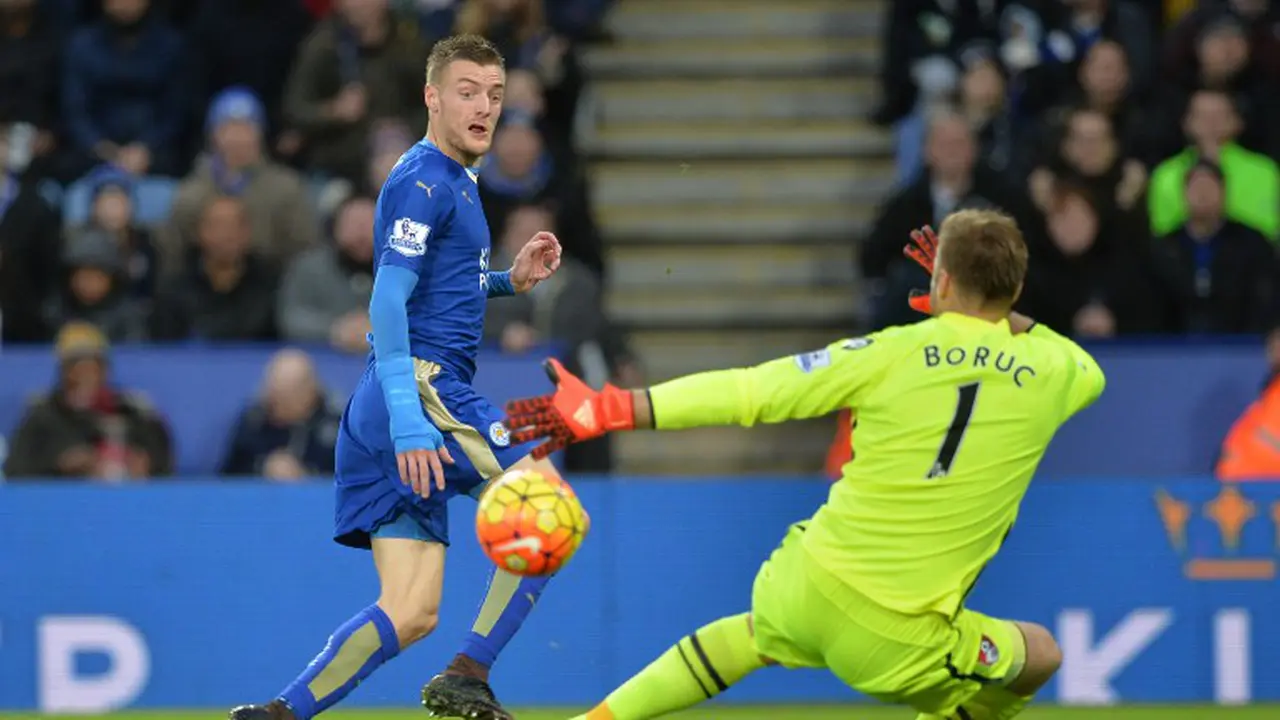 Jamie Vardy Membuang Peluang Gol Sempurna 