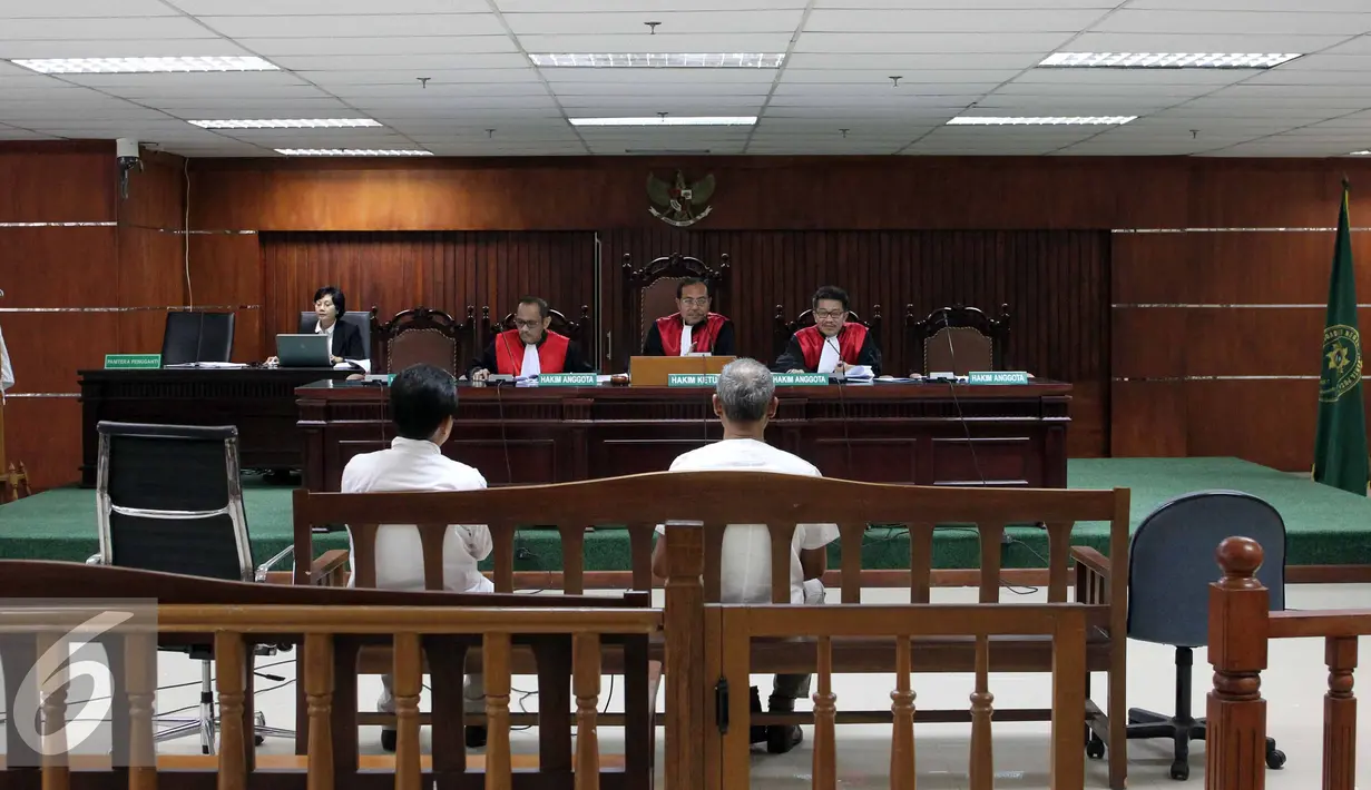 Suasana saat sidang lanjutan terdakwa korupsi wisma atlet Jakabaring Rizal Abdullah di Pengadilan Tipikor, Jakarta, Senin (24/8/2015). Terpidana kasus suap Wafid Muharam dan Deddy Kusdinar menjadi saksi pada sidang tersebut. (Liputan6.com/Helmi Afandi)