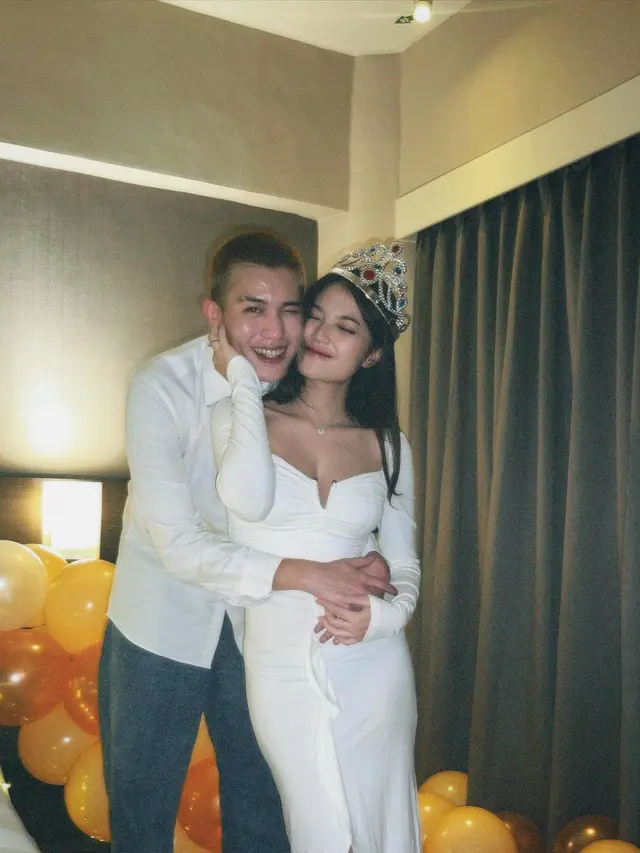 Julian Jacob diketahui baru saja melamar kekasihnya, Mirriam Eka. (instagram.com/mariaeka_)