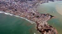 Penampakan Meulaboh usai diterjang tsunami. (AFP PHOTO/ANTARA NEWS AGENCY)