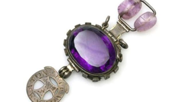 Tak Boleh Dimiliki Sembarang Orang, 5 Benda Ini Datangkan Kutukan