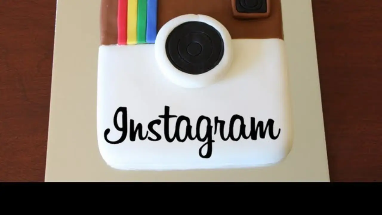 Buat Kue Kece Bentuk Instagram Untuk Rekan yang Ultah Hari Ini