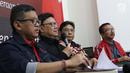Mendagri Tjahjo Kumolo (kedua kiri) memberi keterangan usai pertemuan terkait persiapan HUT ke-46 PDIP, Jakarta, Kamis (3/1). HUTke-46 PDIP akan dilaksanakan berbarengan dengan Rakornas di JIExpo Kemayoran 10 Januari. (Liputan6.com/Helmi Fithriansyah)