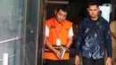 Tersangka kasus dugaan pemerasan penerbitan sertifikat keselamatan dan kesehatan kerja (K3) di Kementerian Ketenagakerjaan (Kemnaker) Republik Indonesia, Irvian Bobby Mahendro Putro usai menjalani pemeriksaan lanjutan di gedung Merah Putih Komisi Pemberantasan Korupsi (KPK), Jakarta, Selasa (16/9/2025). (Liputan6.com/Helmi Fithriansyah)