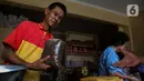 Sejumlah kedai kedai kopi kekinian pun mulai banyak yang menjual serta menyajikan kopi cap Bis Kota. (Liputan6.com/Angga Yuniar)