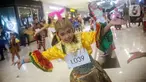 Penari berkostum tradisional Indonesia menari dalam perhelatan Indonesia Menari 2019 di Grand Indonesia, Jakarta, Minggu (17/11/2019). Indonesia Menari 2019 digelar secara serentak di tujuh kota besar dengan melibatkan sekitar 7.000 penari (Liputan6.com/Faizal Fanani)