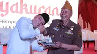 Cak Eri Syukuran HUT RI Bareng Veteran Surabaya, Minta Jadi Mentor Pelajar agar Tidak Tawuran