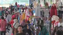 Suasana pedagang di Skybridge Tanah Abang, Jakarta, Jumat (4/1). Penyaluran KUR tersebut meningkat bila dibandingkan dengan penyaluran KUR pada 2018 sebesar Rp 123 triliun. (Liputan6.com/Angga Yuniar)