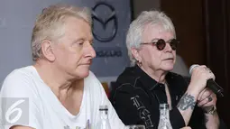 Grup musik Air Supply saat jumpa pers di kawasan Sudirman, Jakarta, Rabu (1/3). Sebelumnya penampilan grup musik soft rock asal Australia Air Supply ini sempat tertunda pada bulan Desember lalu. (Liputan6.com/Herman Zakharia)