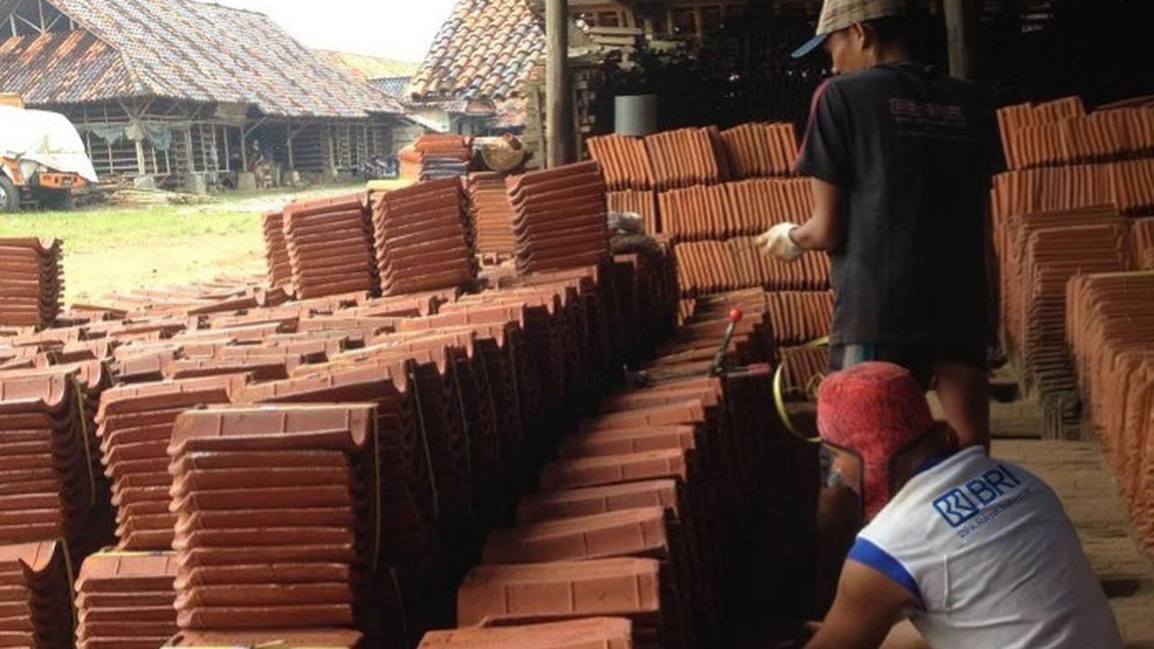 KUR BRI Bantu Usaha Genteng di Majalengka Bertahan dan Berkembang di Tengah Persaingan Industri