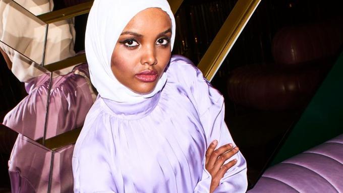 Ini Halima Aden Model Muslim Pertama Yang Jadi Model Cover Majalah