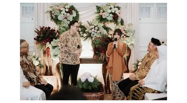 Tetap akur kompak meski sudah cerai, 6 potret manis Ikke Nurjanah dan Aldi Bragi dampingi anak lamaran