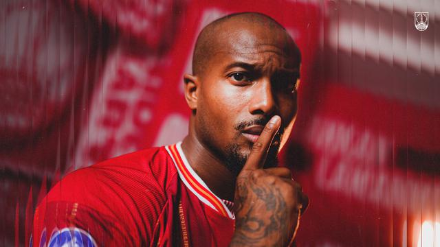 Gervane Kastaneer, Persis Solo