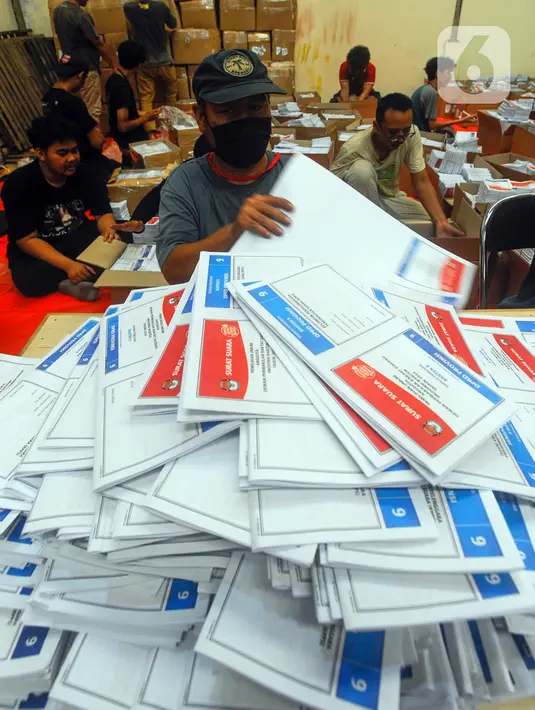 <p>Beberapa logistik itu di antaranya surat suara, bilik suara, kotak suara, serta berbagai perlengkapan untuk menunjang proses pemungutan suara. (merdeka.com/Arie Basuki)</p>