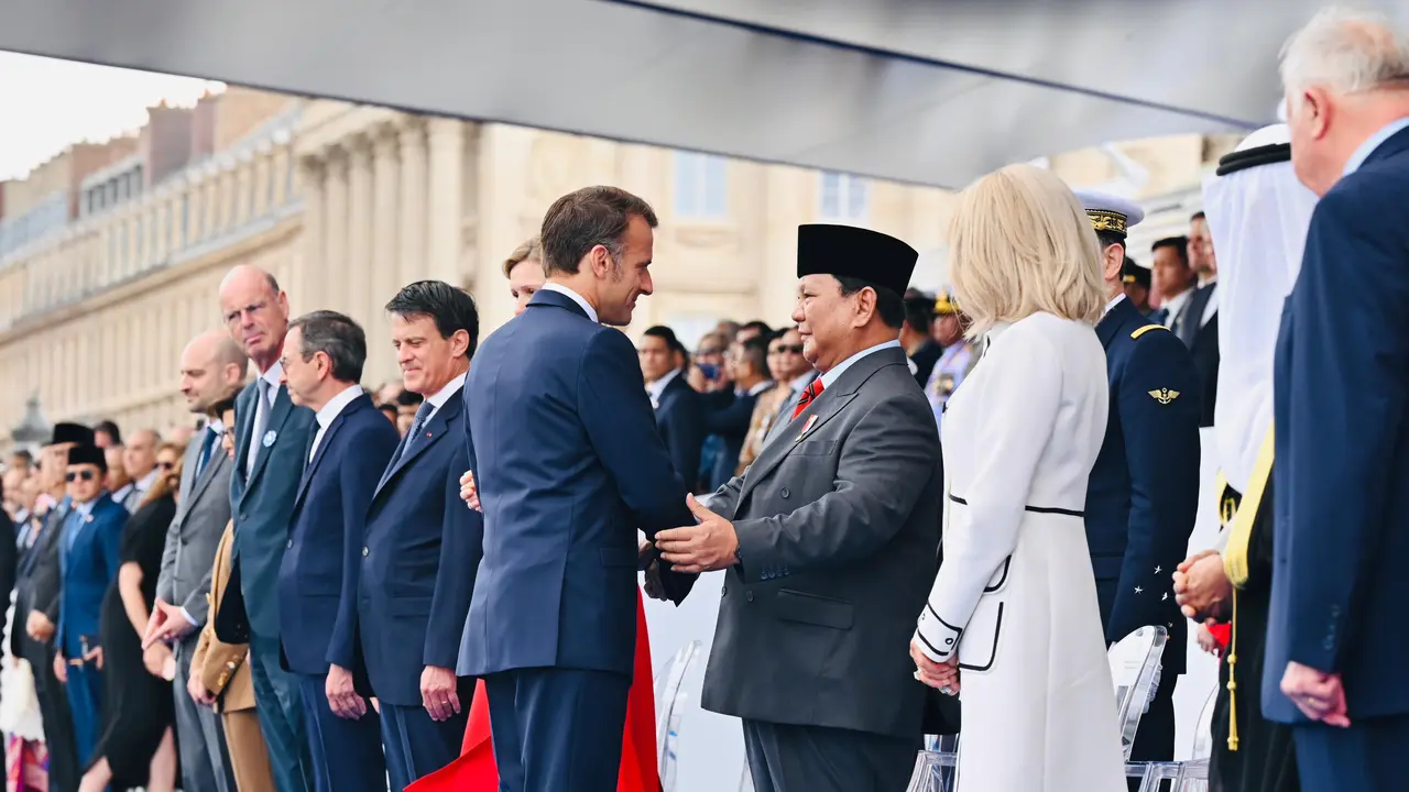 Presiden Prabowo Subianto menghadiri langsung peringatan Bastille Day atau Hari Nasional Prancis sebagai tamu kehormatan di Paris, Senin (14/7/2025). Kehadiran Prabowo merupakan undangan langsung dari Presiden Prancis, Emmanuel Macron.