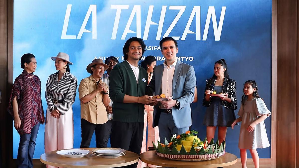6 Potret Manoj Punjabi Umumkan Pemain Film La Tahzan: Ariel Tatum, Marshanda Hingga Deva Mahendra