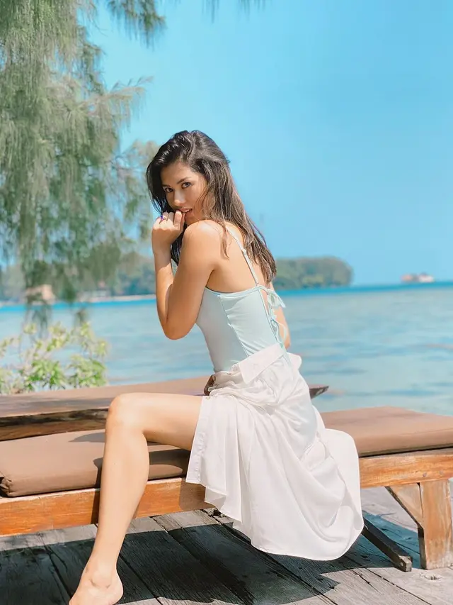 7 Momen Liburan Atries Angel Ke Pulau Macan, Saling Romantis Bareng Tunangan