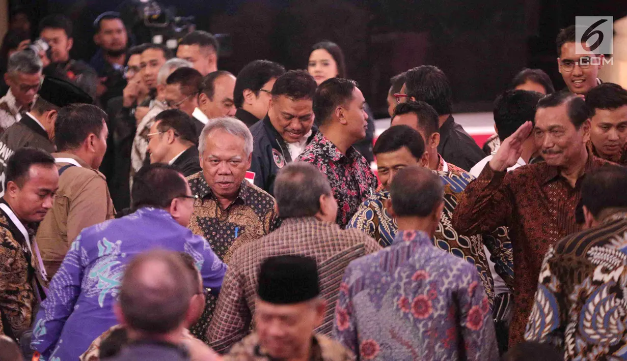 Menteri PUPR Basuki Hadimuljono, Menko Polhukam Wiranto dan Menko Kemaritiman Luhut Binsar Pandjaitan ketika menghadiri Debat Capres di Hotel Sultan, Jakarta, Minggu (17/2). (Liputan6.com/Faizal Fanani)