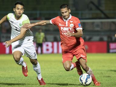 Raphael Maitimo, gelandang naturalisasi yang menjadi bintang baru Persija Jakarta. (Bola.com/Vitalis Yogi Trisna)