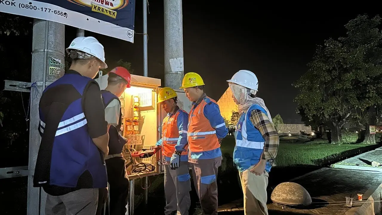 PT PLN (Persero) mencatat pemakaian listrik tertinggi (beban puncak) kelistrikan nasional selama periode lebaran 2023 mengalami kenaikan di banding tahun 2022