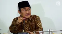 Ketum ICMI, Jimly Asshiddiqie memberikan pernyataan pers dalam diskusi bersama media di Jakarta, Rabu (9/8). Dalam kesempatan itu, Jimly juga mengecam aksi main hakim sendiri dengan membakar hidup-hidup seorang pria di Bekasi. (Liputan6.com/Johan Tallo)