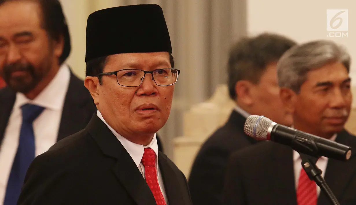 Radar Pardede saat dilantik sebagai Duta Besar RI untuk Tanzania di Istana Negara, Jakarta, Kamis (18/5). Para duta besar ini dilantik berdasarkan Keputusan Presiden Nomor 57 P Tahun 2017 tentang. (Liputan6.com/Angga Yuniar)