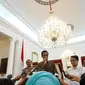 Presiden Joko Widodo bersama Dubes RI untuk Brasil Toto Riyanto didampingi Menlu Retno LP Marsudi, menggelar jumpa pers usai mengadakan pertemuan mendadak dan tertutup di Istana Merdeka, Jakarta, Selasa (24/2/2015). (Liputan6.com/Faizal Fanani)