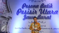 Menperin Saleh Husin meresmikan Pesona Batik Pesisir Utara Jawa Barat 2016 di kawasan Sudirman, Jakarta, Kamis (19/05). Yayasan batik Jawa Barat mempersembahkan pameran batik pesisir utara Jawa Barat. (Liputan6.com/Herman Zakharia)