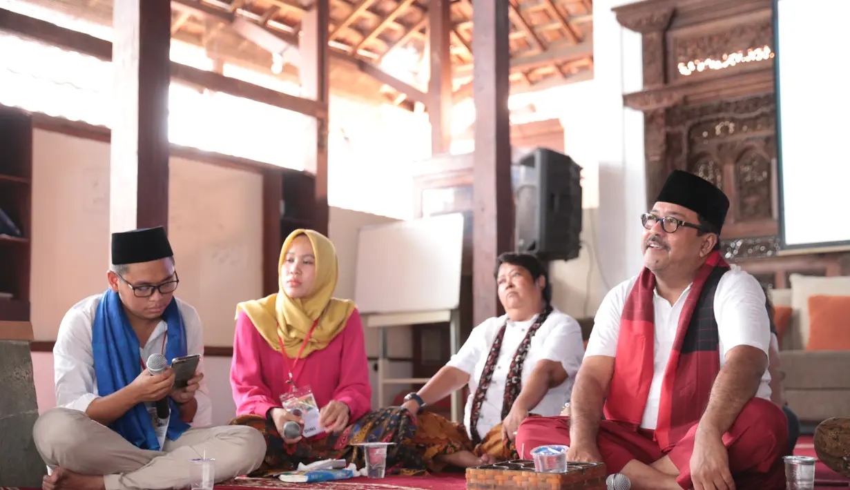 Rano menambahkan, pemeran baru itu akan memainkan sosok anak dari Si Doel dan Sarah yang diperankan Rano Karno dan Cornelia Agatha. Lantaran itu, Rano tengah mencari karakter yang pas untuk anaknya nanti. (Adrian Putra/Bintang.com)