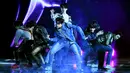 Bangtan Boys atau yang lebih dikenal dengan BTS tampil di atas panggung Billboard Music Awards 2018 di Las Vegas, Minggu (20/5).Dalam penampilannya, BTS mengguncang panggung dengan teriakan histeris pada penonton. (KEVIN WINTER/GETTY IMAGES/AFP)