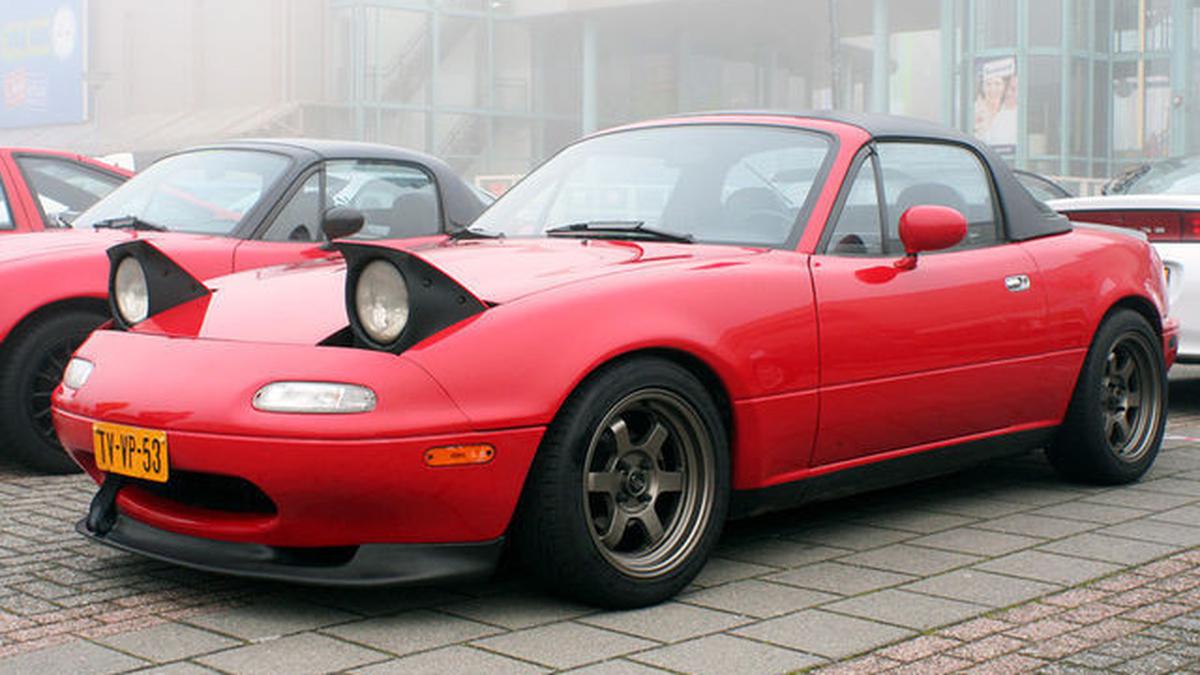 Mazda Miata с открывающимися фарами