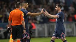 La Pulga digantikan Achraf Hakimi saat pertandingan berjalan 76 menit. (AP/Francois Mori)