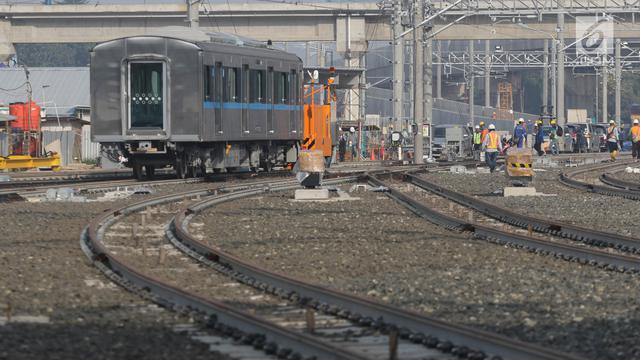 Gerbong Kereta MRT Tiba di Lebak Bulus