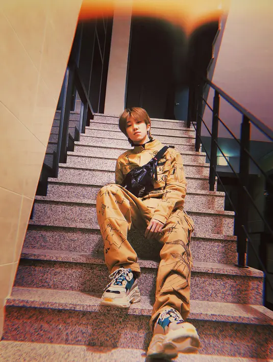 The8 mulai menunjukkan ketertarikannya pada fashion sejak ia membuka akun Instagram pribadinya pada Februari 2018 lalu. (Liputan6.com/IG/@xuminghao_o)