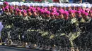 Aksi prajurit saat mengikuti parade upacara peringatan HUT ke-74 TNI di Taxy Way Echo Lanud Halim Perdanakusuma, Jakarta Timur, Sabtu (5/10/2019). Parade diikuti oleh 6.806 prajurit TNI. (Liputan6.com/JohanTallo)