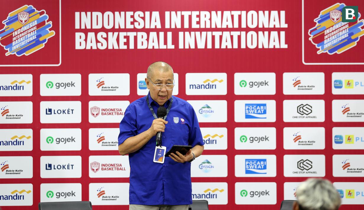 <p>Ketua Umum PP Perbasi, Danny Kosasih berbicara saat konferensi pers Indonesia International Basketball Invitational di Indonesia Arena, Senayan, Jakarta, Kamis (27/07/2023). (Bola.com/Bagaskara Lazuardi)</p>