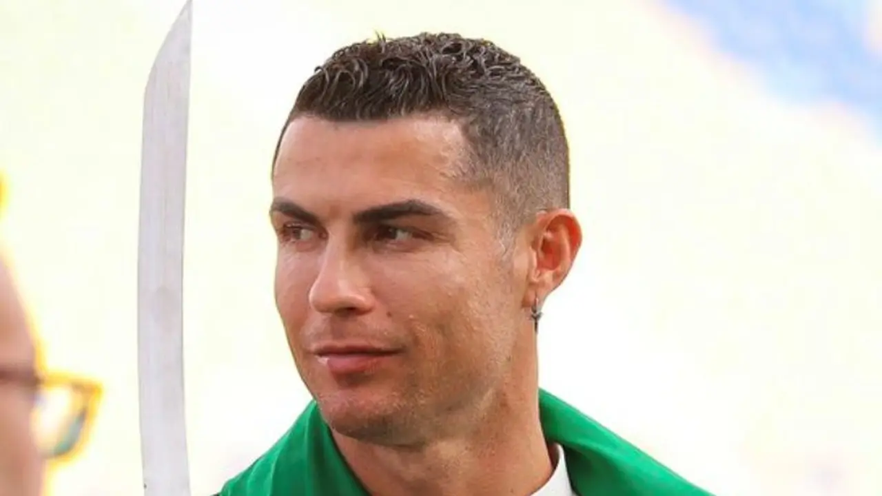 Ucap Selamat Lebaran, Cristiano Ronaldo Kenakan Pakaian khas Arab Saudi