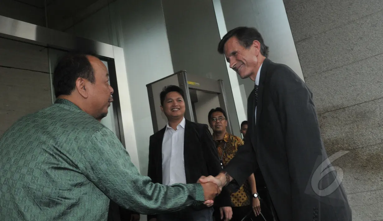 Duta Besar Amerika Serikat untuk Indonesia, Robert O. Blake, Jr. mengunjungi kantor redaksi Liputan6.com di SCTV Tower, Jakarta, Rabu (6/5/2015). Kedatangan Blake sebagai bentuk dukungannya bagi industri kreatif Tanah Air. (Liputan6.com/Herman Zakharia)