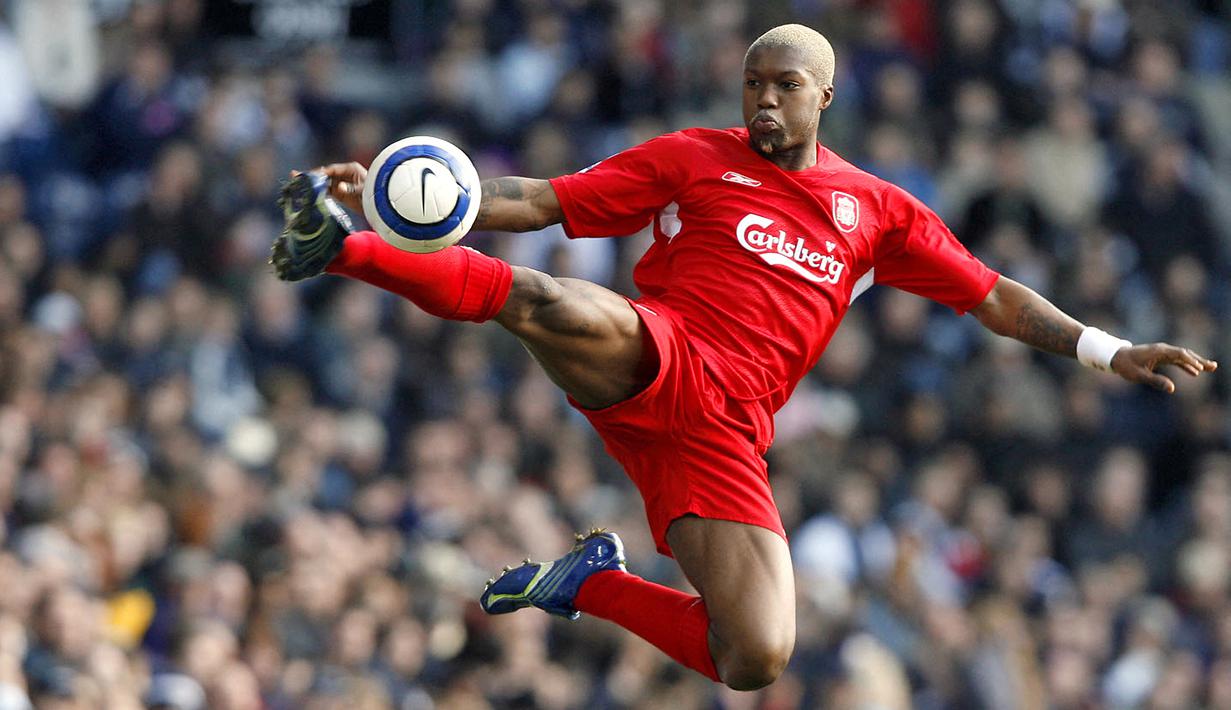 Djibril Cisse. Striker berusia 40 tahun ini masih bermain bersama PAO Chicago sejak April 2021. Hingga kini ia telah mencetak 271 gol bersama 11 klub yang pernah dibelanya sejak 1998. Beberapa klub besar yang pernah dibelanya adalah Auxerre, Marseille, Liverpool dan Lazio. (AFP/Andrew Yates)