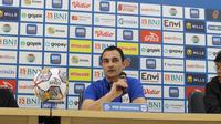 Pelatih PSIS Semarang, Gilbert Agius, saat menghadiri sesi konferensi pers sebelum pertandingan melawan Bhayangkara FC pada duel pekan ke-28 kompetisi BRI Liga 1 2022/2023. (DOK PSIS)