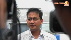 Kekasih Angelina Sondakh, Brotoseno tampak mendatangi Rumah Tahanan (Rutan) Pondok Bambu (Liputan6.com/Panji Diksana)