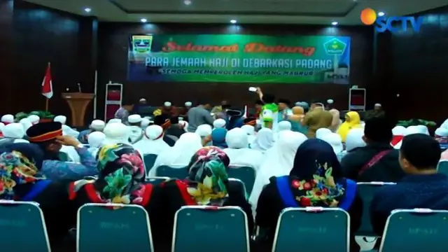Jemaah Haji Kloter 17 Padang Tiba di Tanah Air